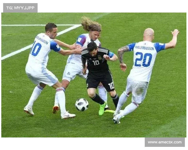 贝文奥古兹凭借法式泰拳压制优势在加时赛中体能临界点突破最终获胜 贝文奥古兹凭借法式泰拳压制优势在加时赛中体能临界点突破最终获胜